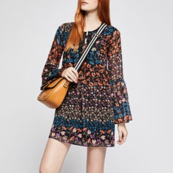 BCBGeneration Dresses & Skirts - NEW! BCBGeneration SHIMMERY FLORAL DRESS!